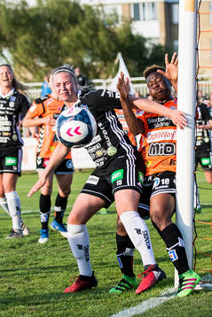Kristianstads Tita Chukwudi och Piteås Ellen Löfqvist