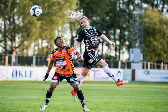 Kristianstads Rita Chukwudi och Piteås Emelie Lövgren