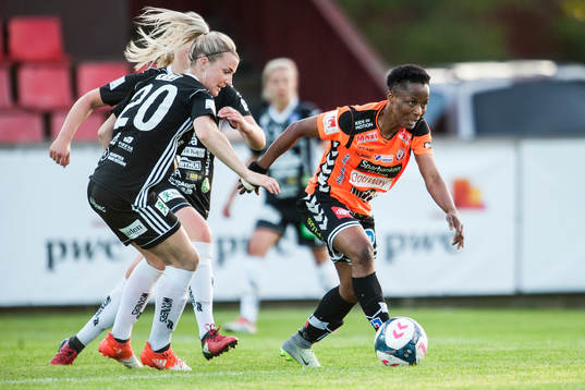 Kristianstads Ogonna Chukwudi och Piteås Emelie Lövgren