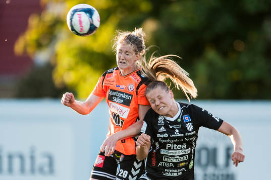 Kristianstads Mia Carlsson i nickduell mot Piteås Nina