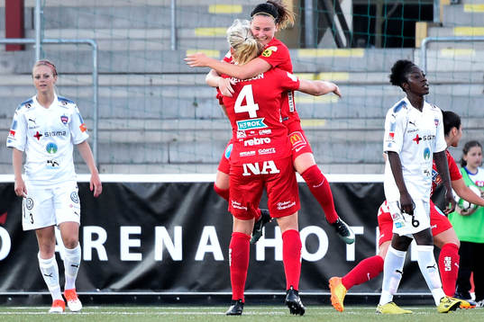 Örebros Melissa Tancredi jublar