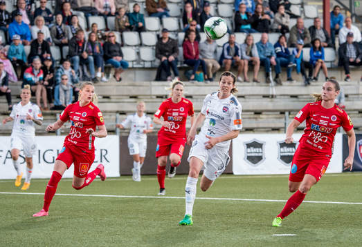 Rosengårds Lotta Schelin mot örebroförsvaret