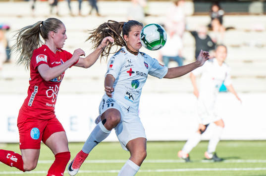 Örebros Emelie Andersson mor Rosengårds Lieke Martens