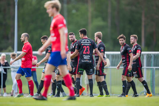 Assyriskas spelare jublar