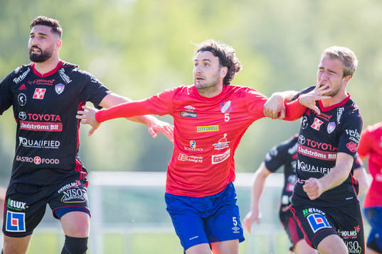 Höganäs Visar Nikqi i duell