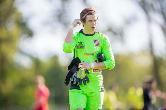 Höganäs målvakt Henrik Timgren deppar