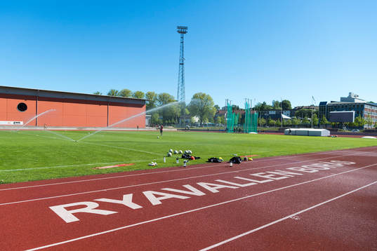 Ryavallens gräsmatta vattnas