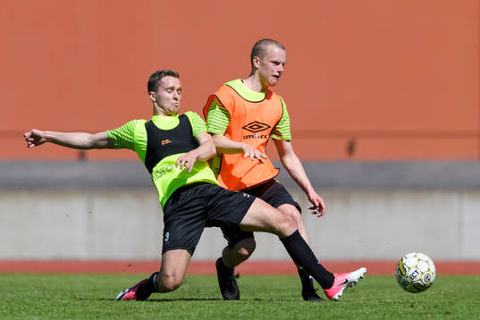 Elfsborgs Adam Lundqvist och Daniel Gustavsson i kamp