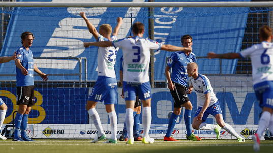 Jubel och depp vid mål 1-0 av Norrköpings Kalle Holmberg