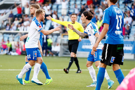 Norrköpings Nicklas Bärkroth jublar med David Moberg