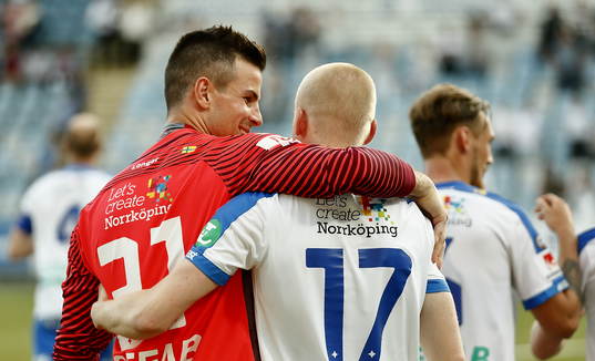 Norrköpings målvakt Michael Langer och Kalle Holmberg