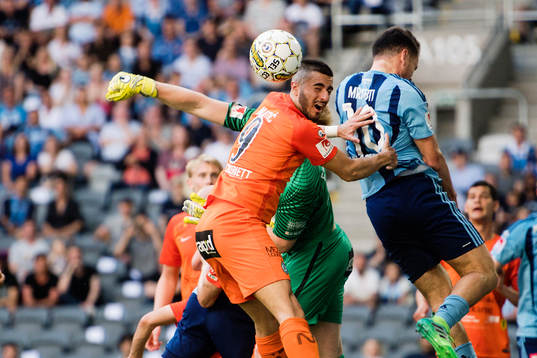 AFC Eskilstunas Sasa Matic och Djurgårdens Kerim Mrabti