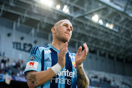 Djurgårdens Magnus Eriksson tackar publiken