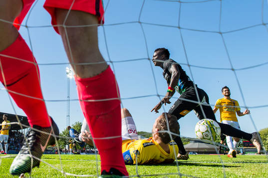 Varbergs Thomas Boakye jublar