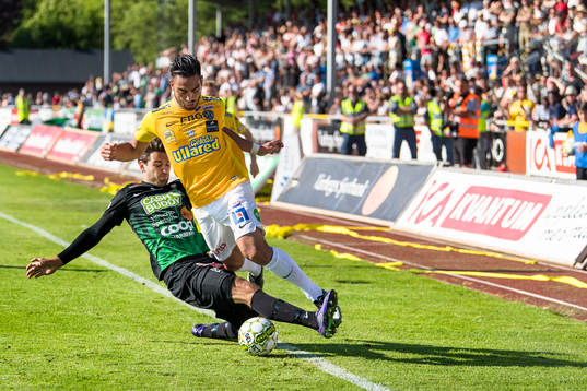 Varbergs Oliver Stanisic och Falkenbergs Amin Nazari
