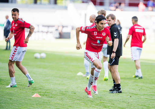 Kalmars Emin Nouri värmer upp
