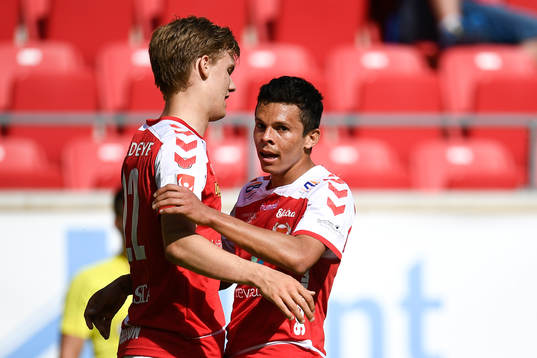 Kalmars Svante Ingelsson och Romário Pereira Sipião jublar