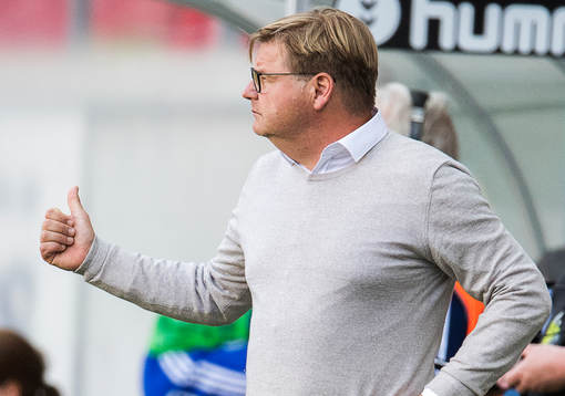 Kalmars tränare Peter Swärdh gör tummen upp