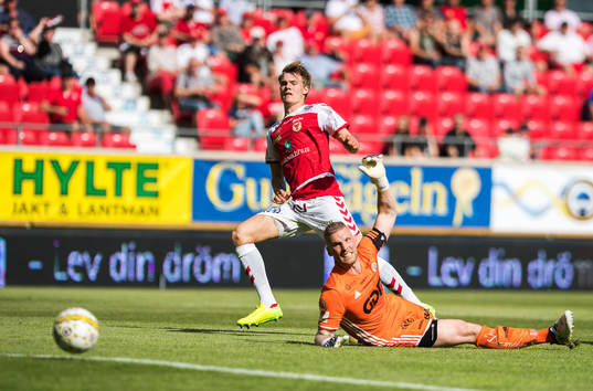 Kalmars Svante Ingelsson gör 2-0 målet bakom Sundsvalls