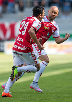 Kalmars Romário Pereira Sipião och Stefan Larsson jublar