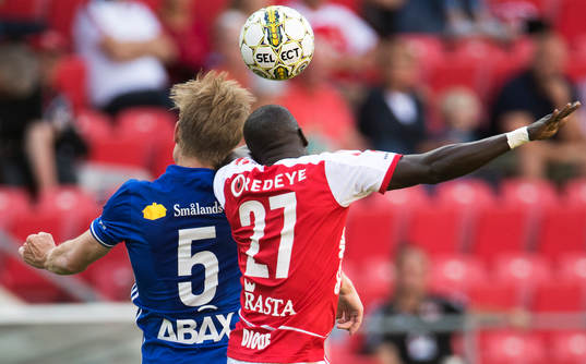 Sundsvalls Eric Björkander och Kalmars Papa Alioune Diouf