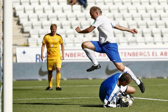 Jubileumsmatchen i fotboll mellan veteraner i Norrköping