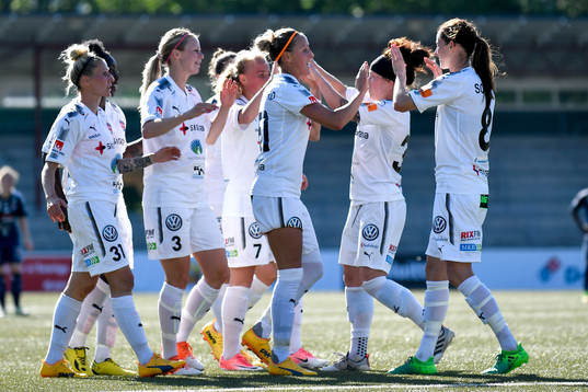 Rosengårds Lotta Schelin jublar med lagkamrater