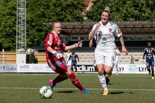 Rosengårds Anja Mittag springer förbi Kvarnsvedens