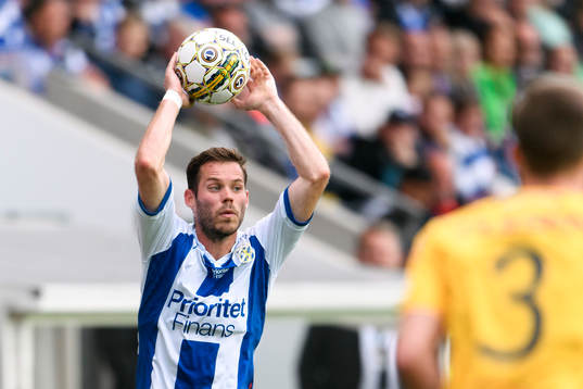 IFK Göteborgs Emil Salomonsson kastare ett inkast