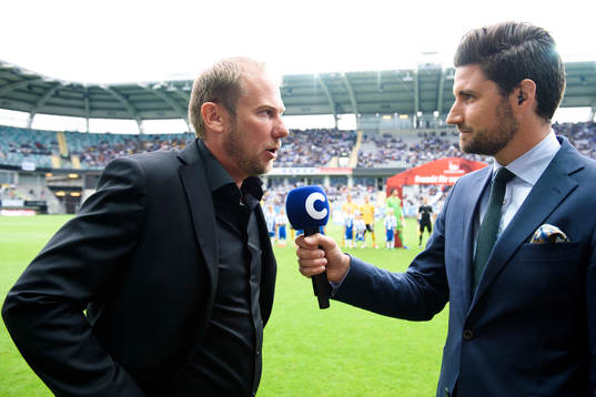 Elfsborgs manager Magnus Haglund blir intervjuad av Björn