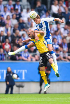 Kamp mellan IFK Göteborgs Thomas Rogne och Elfsborgs Issam