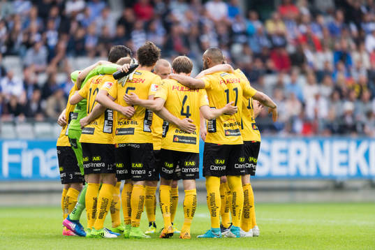 Elfsborgs spelare innan avspark i fotbollsmatchen i