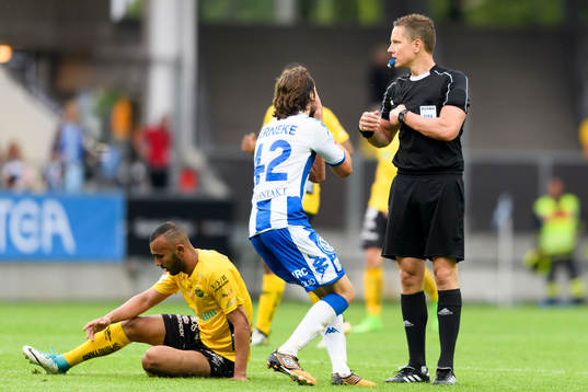 IFK Göteborgs Mikkel Diskerud reagerar då han får