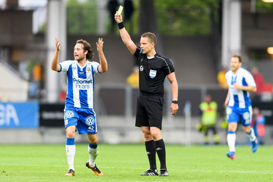 IFK Göteborgs Mikkel Diskerud reagerar då han får