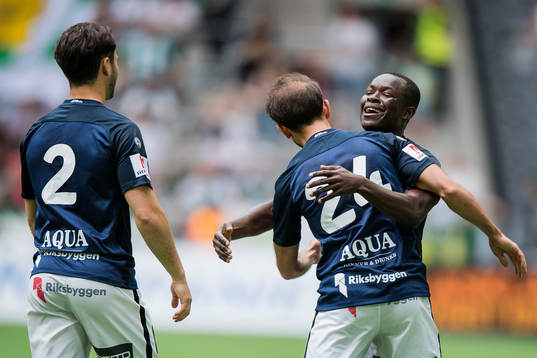 Jönköpings Eric Ayuk jublar