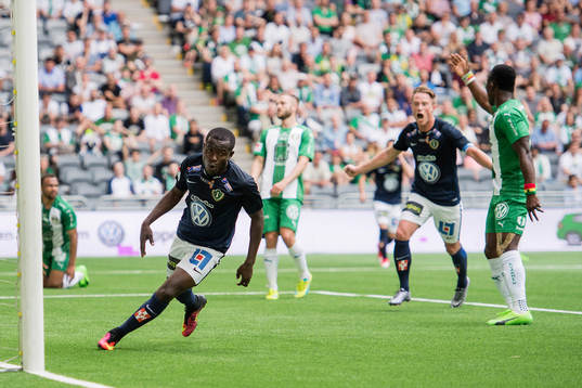 Jönköpings Eric Ayuk jublar