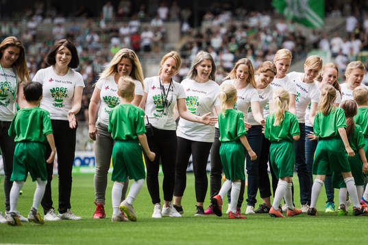 Hammarbys spelare går in med mammor istället för knattar