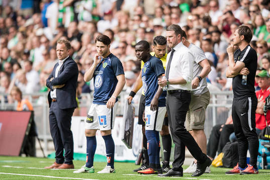 Jönköpings tränare Jimmy Thelin byter in Eric Ayuk och