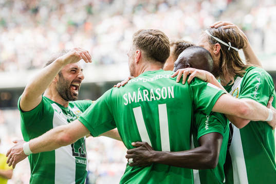 Hammarbys Kennedy Bakircioglu och Arnór Smárason jublar