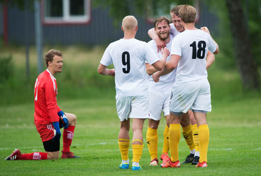 Lund jublar och målvakt Adam Larsson deppar i matchen i