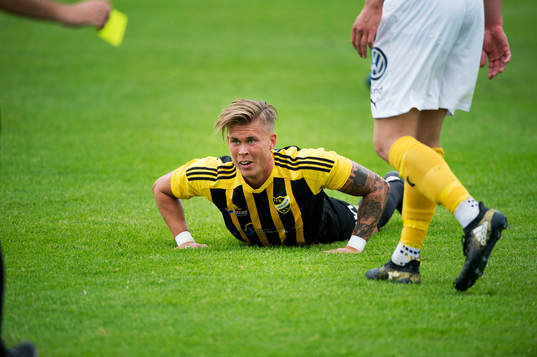 IFK Hässleholms Philip Wikström i matchen i division 2