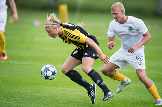 IFK Hässleholms Gustaf Lindroth i matchen i division 2