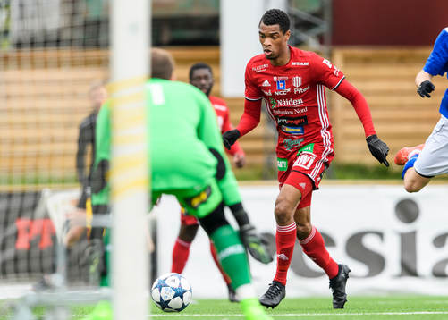 Piteås Kraig Rochester med bollen