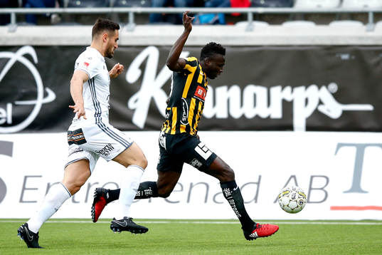 Häckens Alhassan Kamara och Östersunds Sotirios