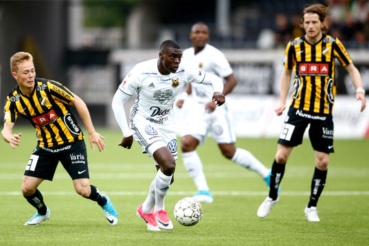 Häckens Joel Andersson och Östersunds Ken Sema