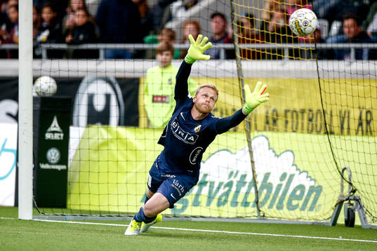 Häckens målvakt Peter Abrahamsson släpper in 0-1 på