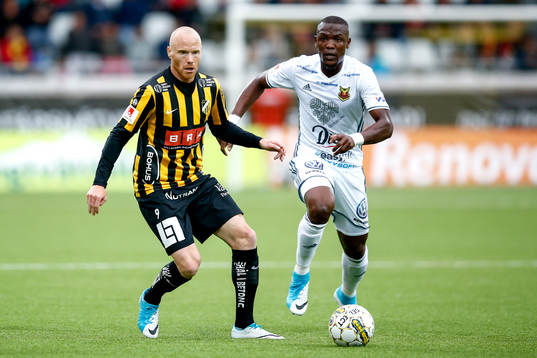 Häckens Alexander Farnerud och Östersunds Salisu