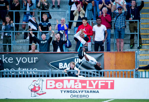 9 Örebros Kennedy Igboananike gör en volt
