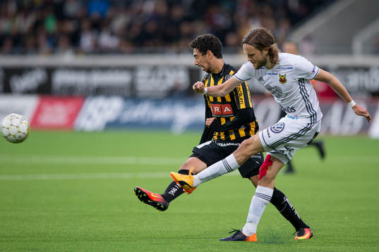 Häckens Daleho Irandust mot Östersunds Tom Pettersson