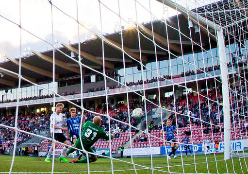 9 Örebros Johan Mårtensson gör 2-0